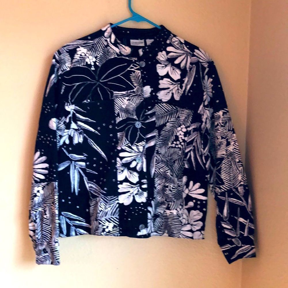 Chico’s button Jacket beautiful black and white patches of ferns leaves flowers
